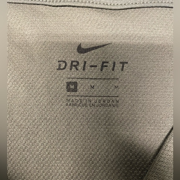Nike Dri-Fit 100% Polyester Mens Superset Quarter Zip. Size M. *Like New* - Picture 6 of 7